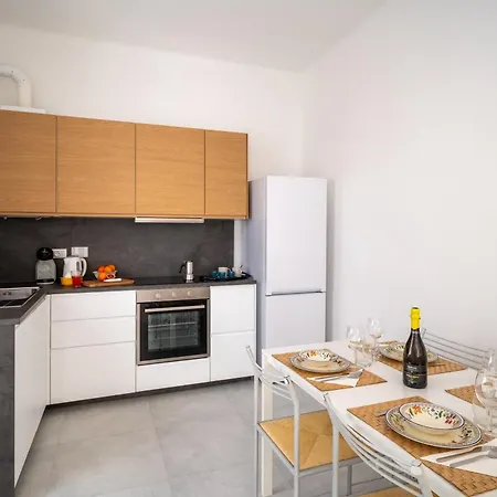 Guesthost - A Step From The - Roomy With Sea Glimpse *