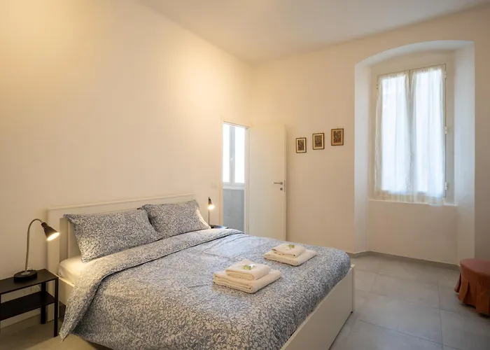A Step From The - Roomy With Sea Glimpse Διαμέρισμα *
