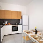 Guesthost - A Step From The - Roomy With Sea Glimpse *