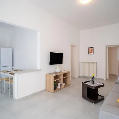 A Step From The - Roomy With Sea Glimpse Appartamento *