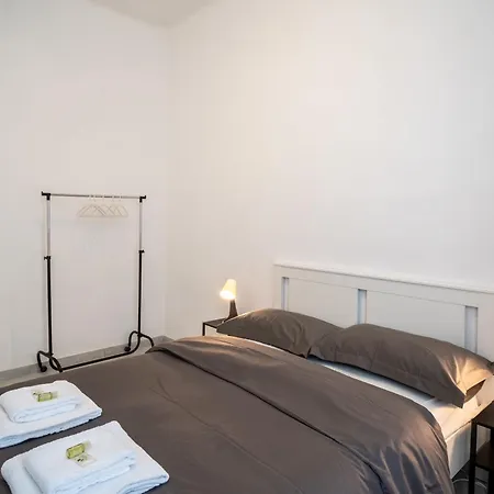 A Step From The - Roomy With Sea Glimpse 阿尔玛·迪·塔吉亚