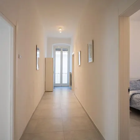 Guesthost - A Step From The - Roomy With Sea Glimpse *
