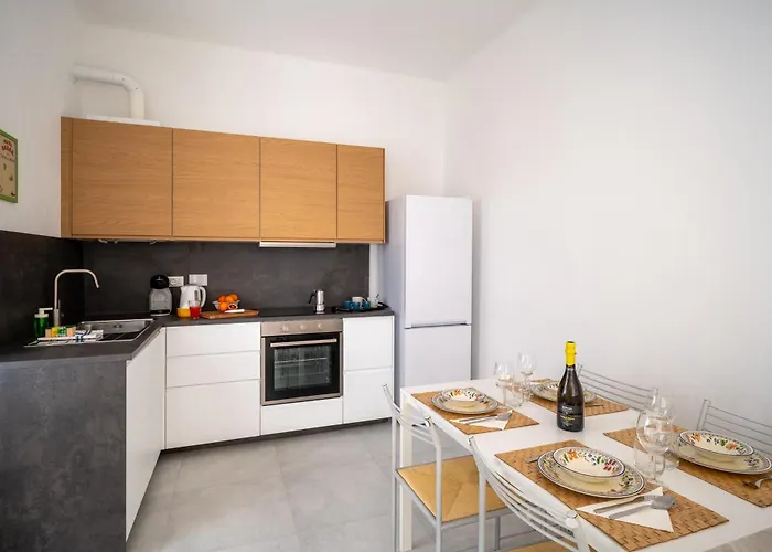 A Step From The - Roomy With Sea Glimpse *