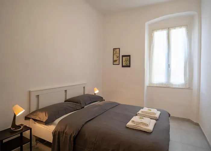 A Step From The - Roomy With Sea Glimpse 아파트