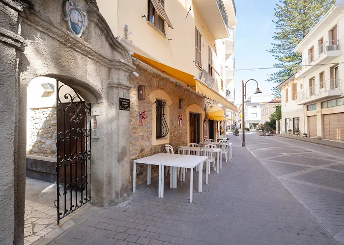 아파트 A Step From The - Roomy With Sea Glimpse